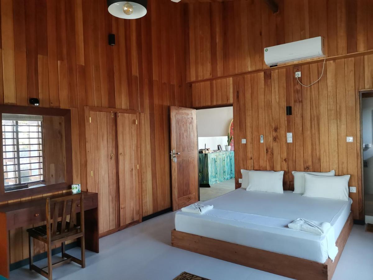 Mountain Wave Hotel And Surfshop Хіккадува Екстер'єр фото