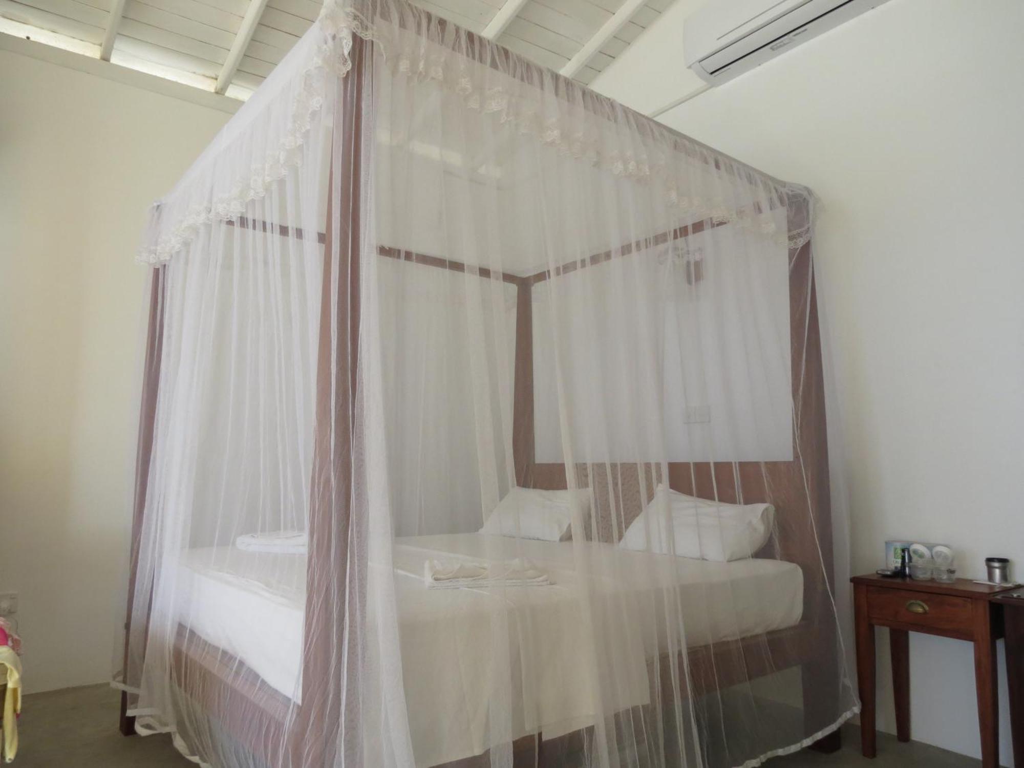 Mountain Wave Hotel And Surfshop Хіккадува Номер фото