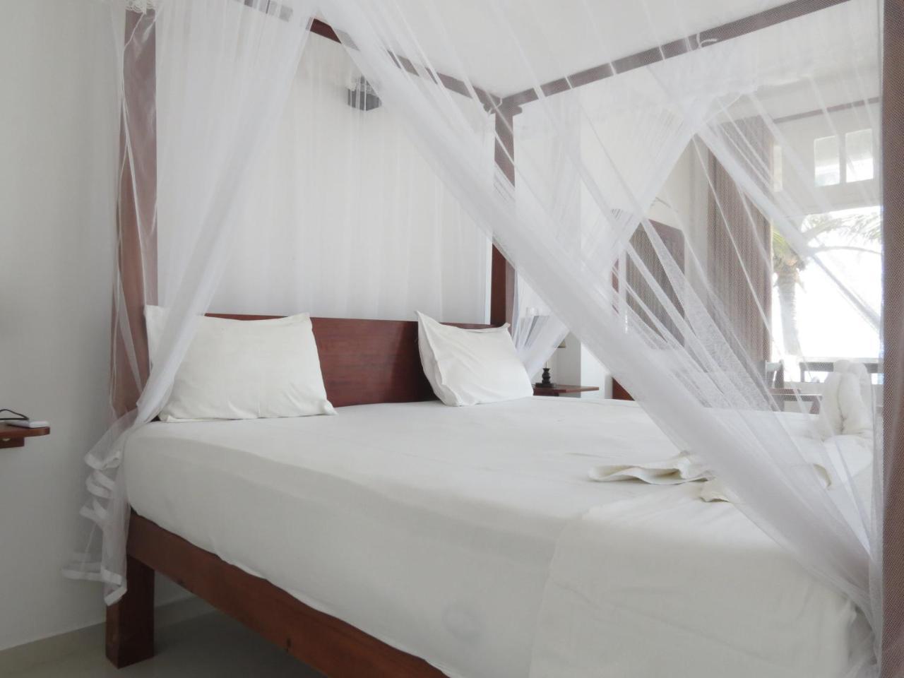 Mountain Wave Hotel And Surfshop Хіккадува Екстер'єр фото