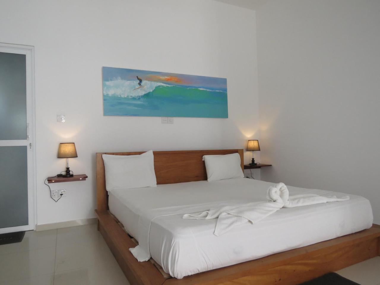 Mountain Wave Hotel And Surfshop Хіккадува Екстер'єр фото
